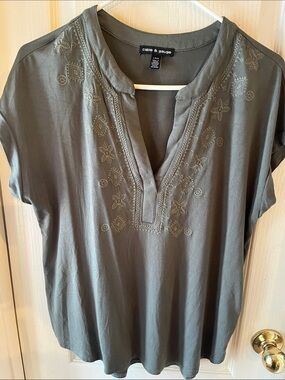 Cable & Gauge Olive Green Embroidered V-Neck Tunic Top